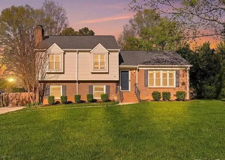 5810 Red Carriage Ln — Photo 1