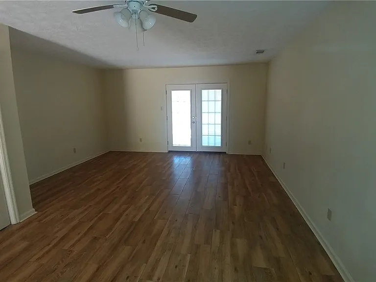 282 Greenwich Dr #5 — Photo 2