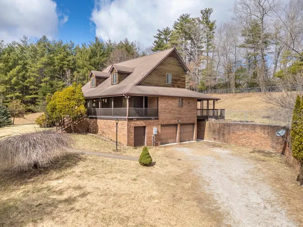 569 Music Rd NW, Floyd, VA 24091