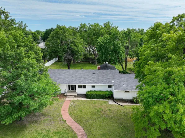 5 Indian Ln, Newton, KS 67114