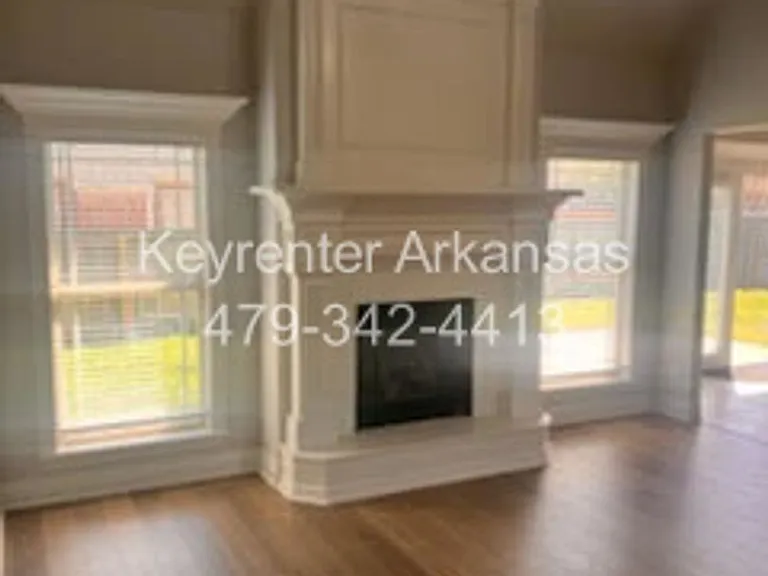 711 Saddlehorn Dr — Photo 3