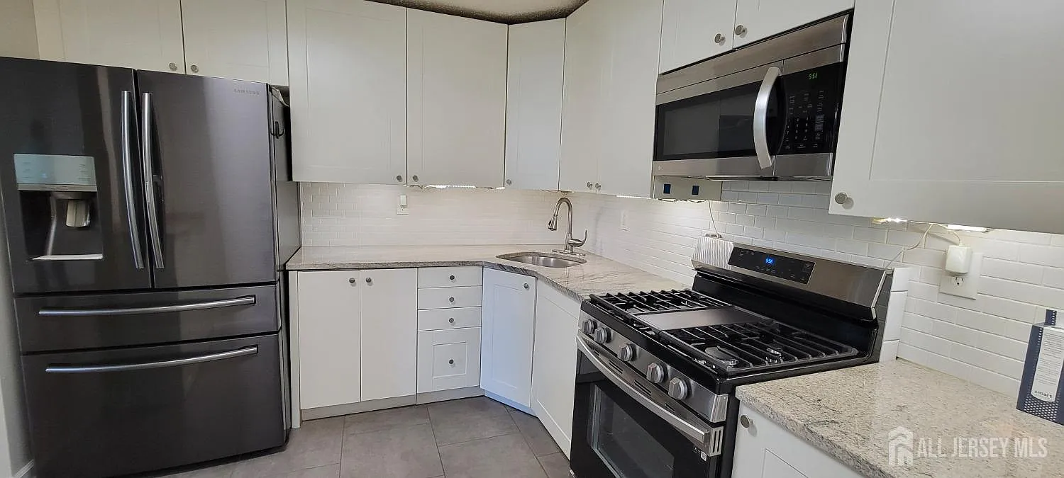 2 bed, 2.0 bath, 1211 sqft, $2,400 — Photo 3