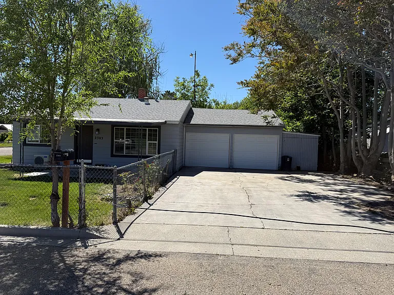 2303 Hird Ave — Photo 2
