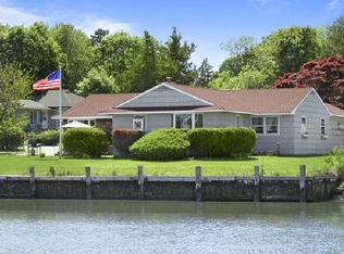 17 Rampasture Rd, Hampton Bays, NY 11946