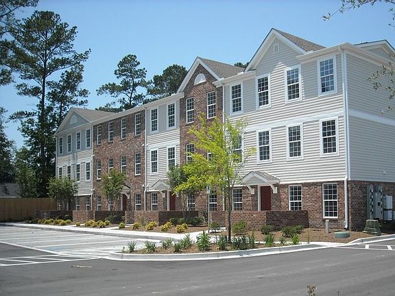 all photos from http://www.conway.universitysuites.net/