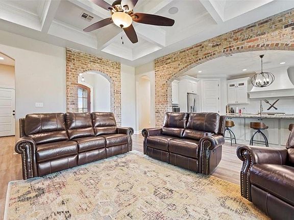 5th image of 16137 Fleur De Lis Dr