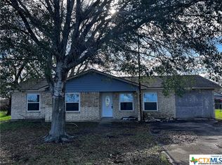 888 Minatre Rd, Inez, TX 77968