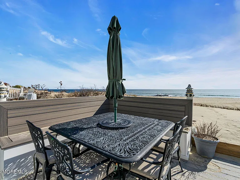 55 Beach Front — Photo 43