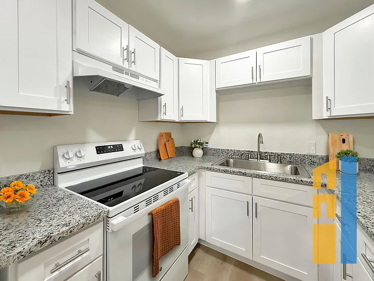 1016 E Walker St — Photo 4