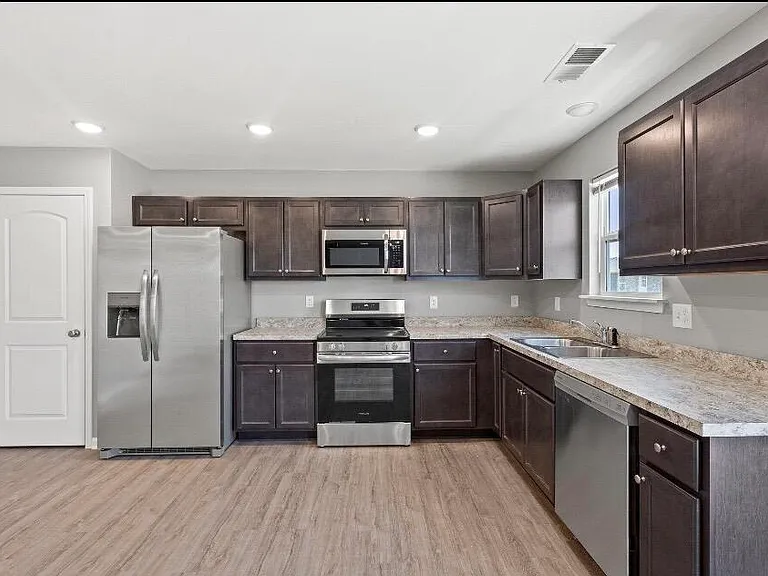 305 Krauss Dr — Photo 3