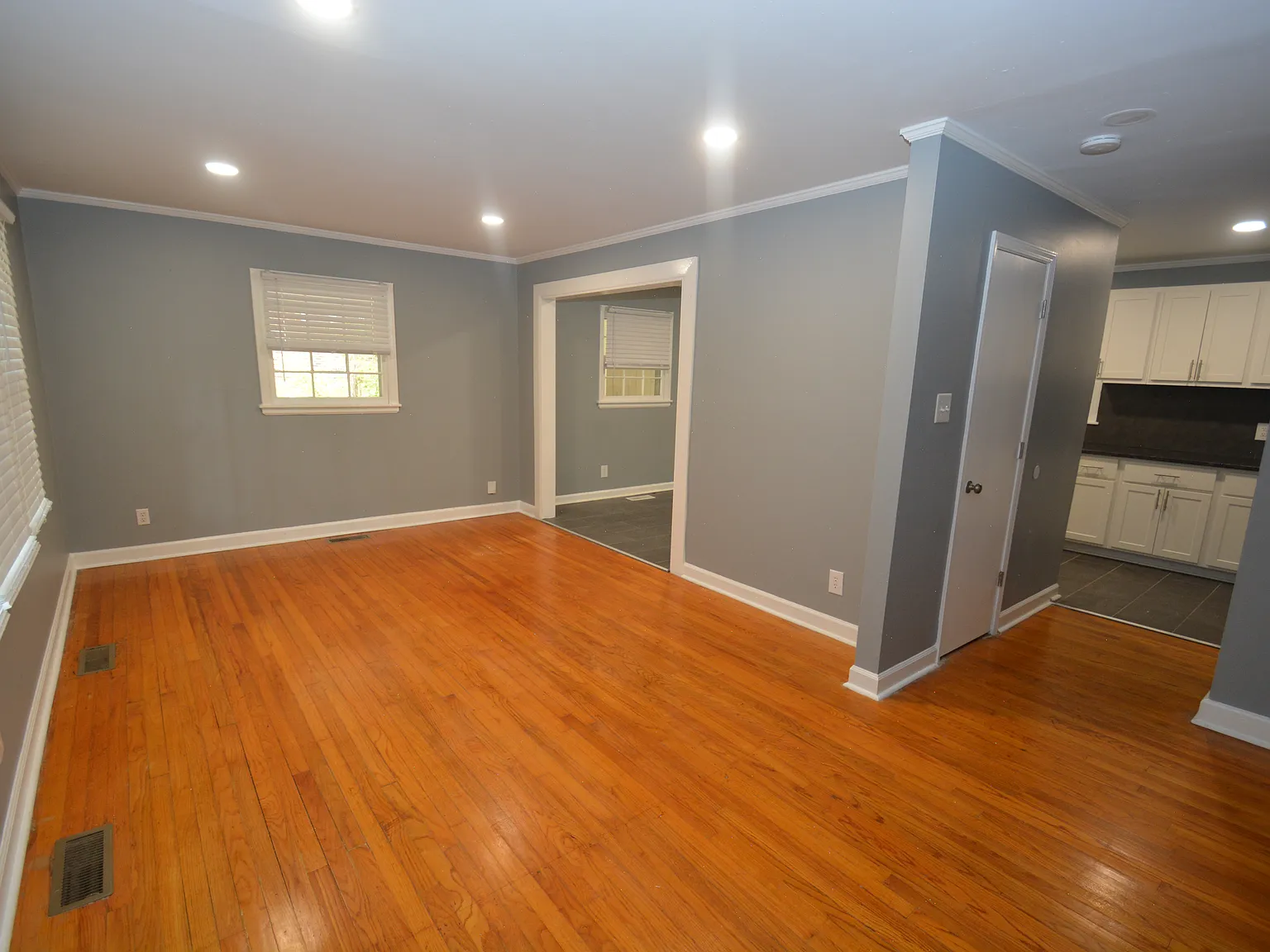 4 bed, 1.5 bath, 2248 sqft, $2,095 — Photo 3