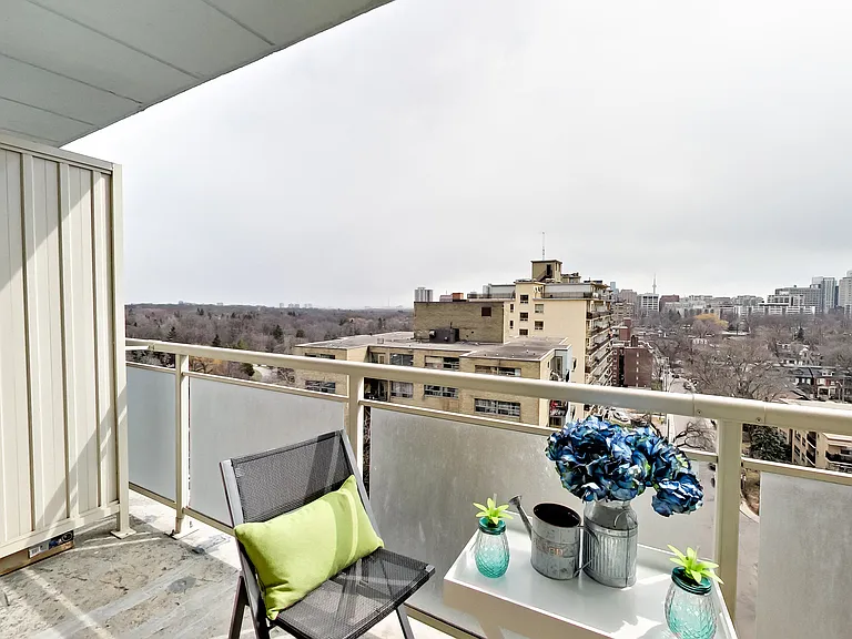 23 Lascelles Blvd — Photo 25