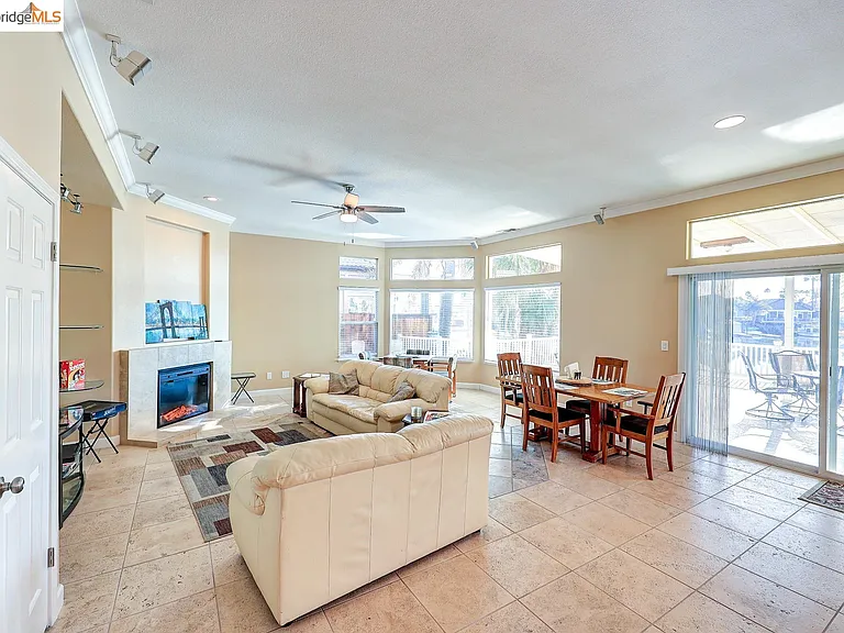 4050 Pier Point — Photo 17
