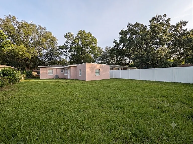 7704 N Taliaferro Ave — Photo 17