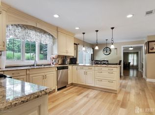 13 Tanglewood Pl, Monroe Township, NJ 08831