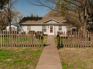 615 Spruce St, Halstead, KS 67056