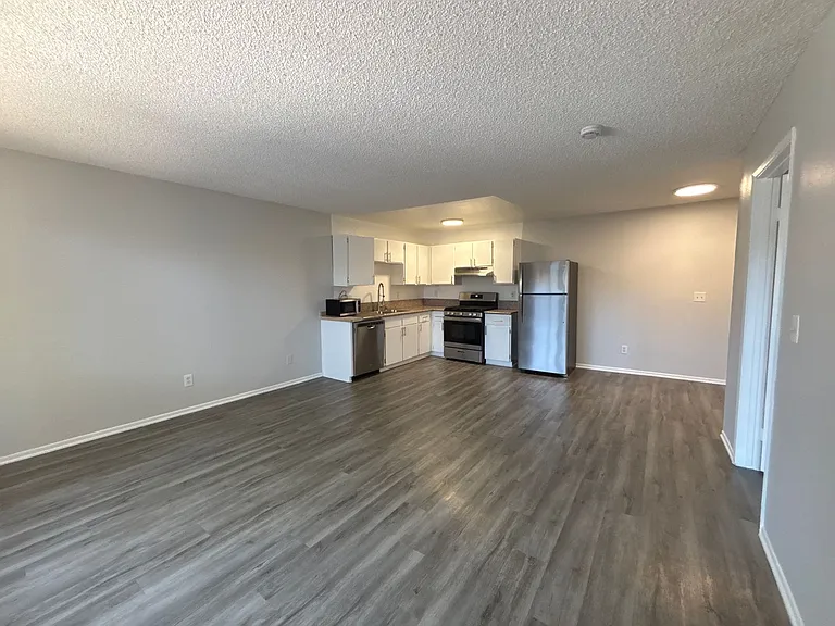 226 South Serrano — Photo 25