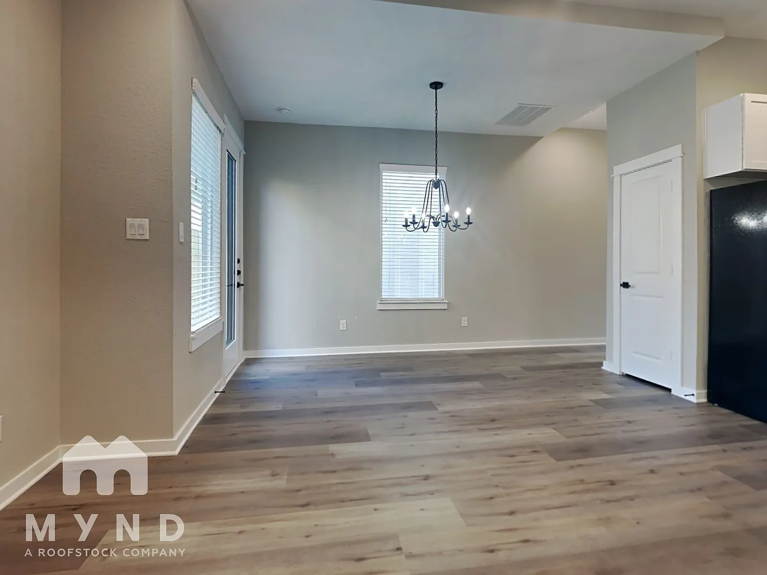3 bed, 2.5 bath, 1694 sqft, $2,085 — Photo 2