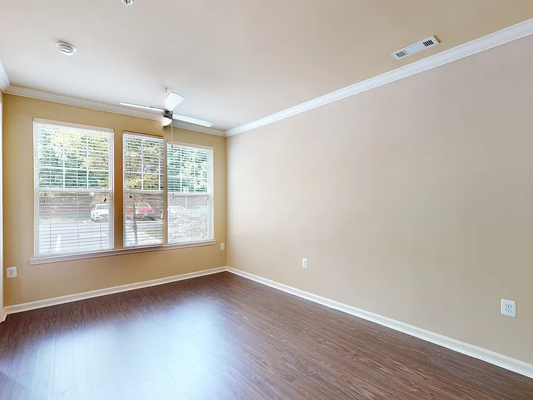 Signal Hill Apartment Homes — Photo 39