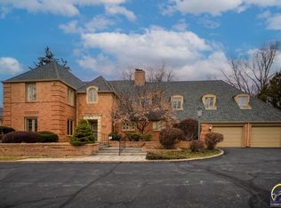 1533 SW Stratford Rd, Topeka, KS 66604