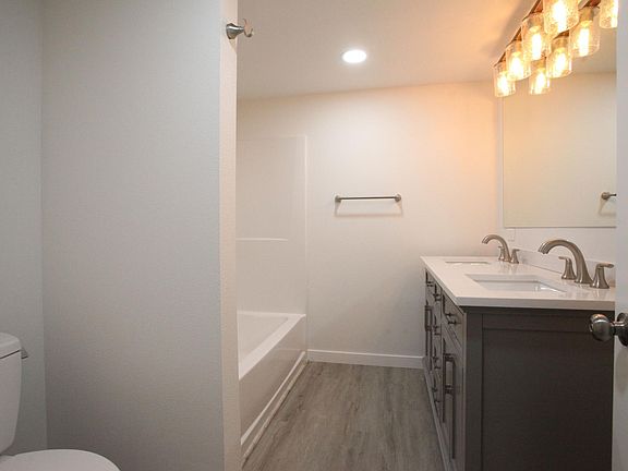 4th image of 15714 SE 25th St #B