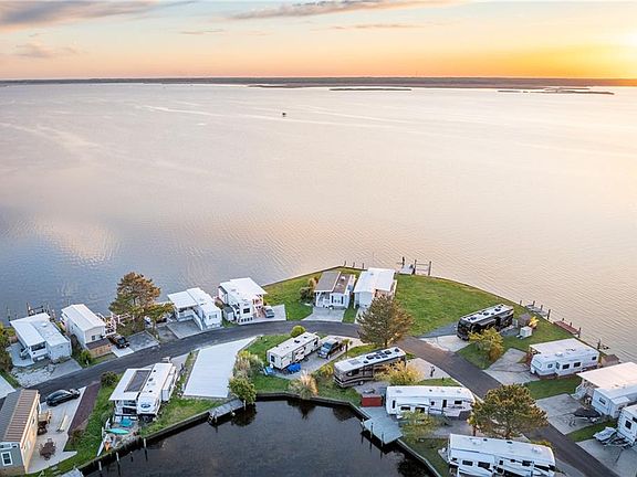 3rd image of 3665 Sandpiper Rd #123