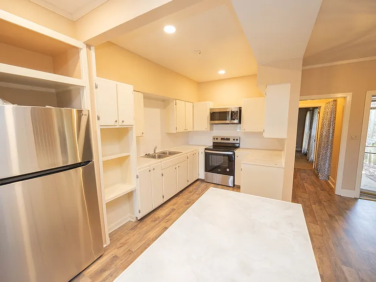 2043 Hazel Hedge Ln — Photo 7