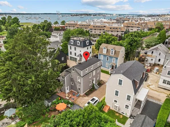 3 Sharon Ct, Newport, RI 02840