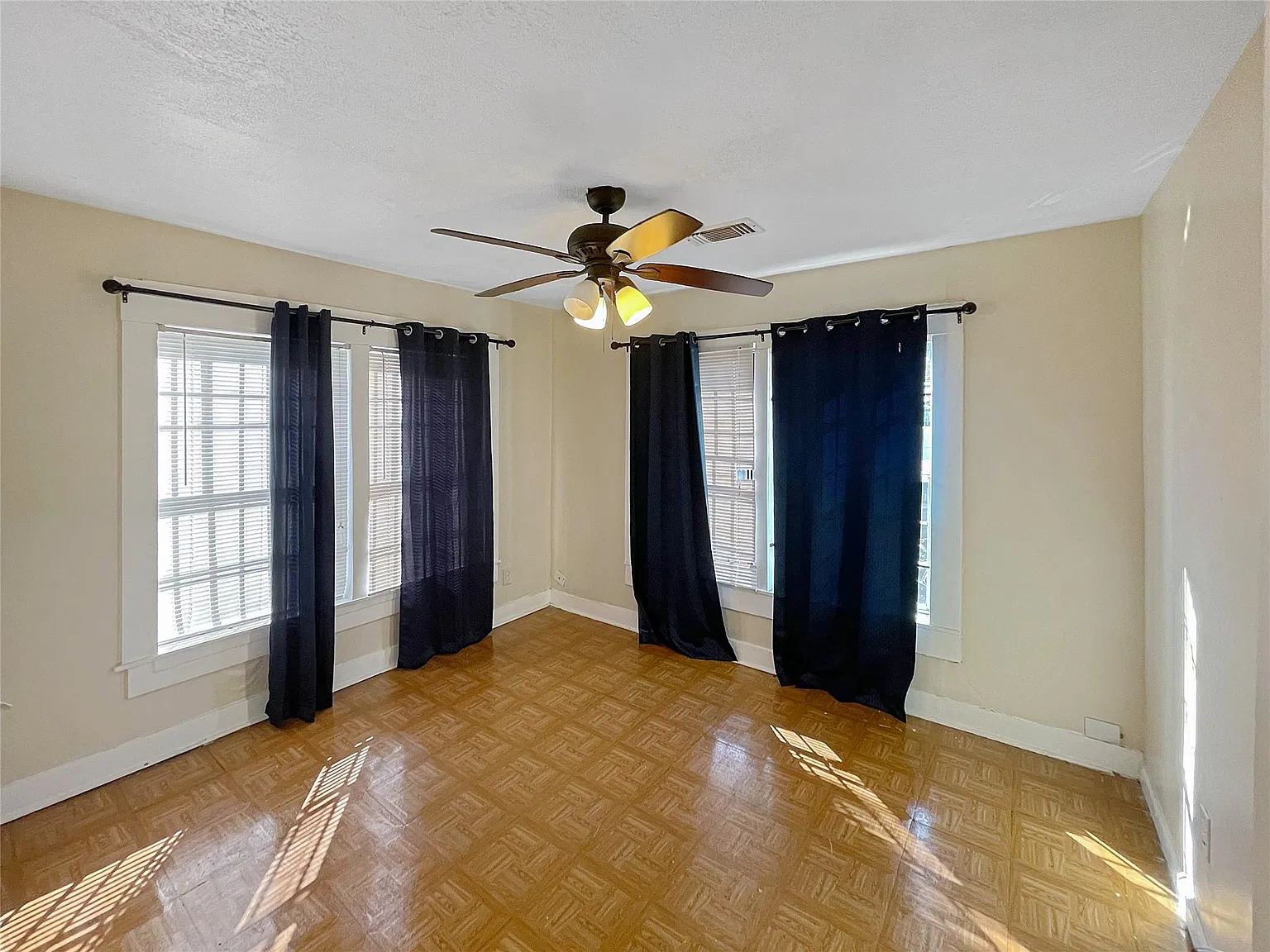 3 bed, 2.0 bath, 1232 sqft, $1,800 — Photo 3