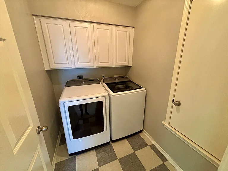 100 Crockett Rd — Photo 24