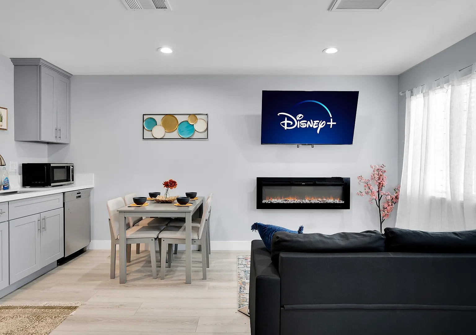 Fully furnished 1 bed 1 bath home — Photo 3