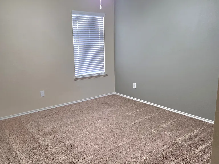 2118 Meadow Park Dr — Photo 16
