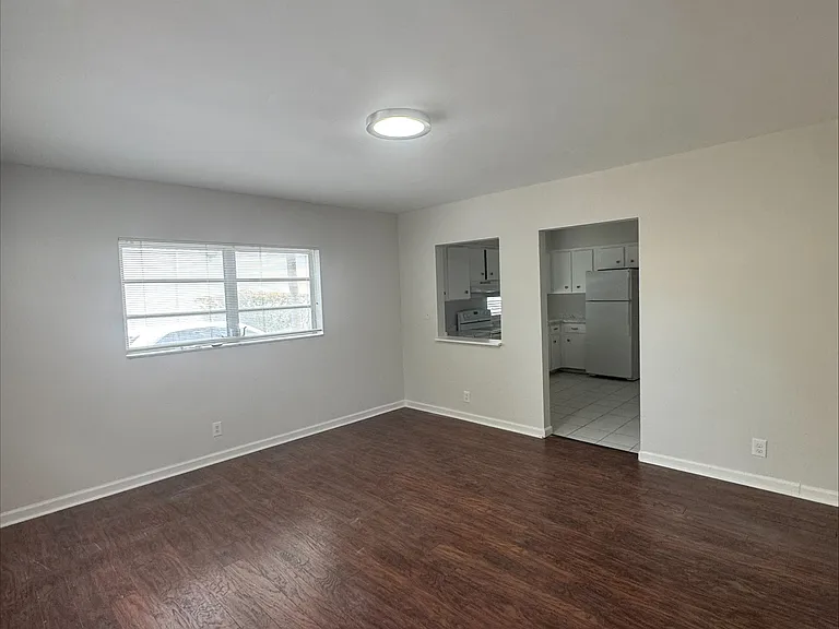 5410 NE 22nd Ter #12 — Photo 3