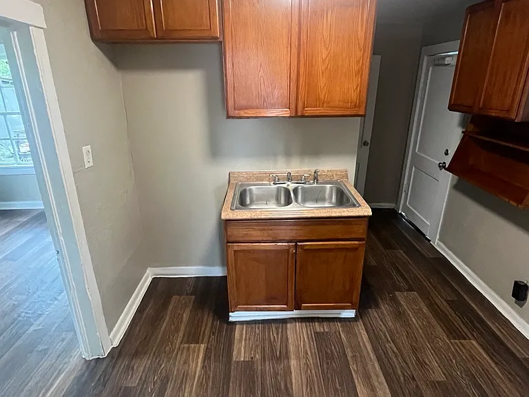 302 W Shelby St — Photo 7