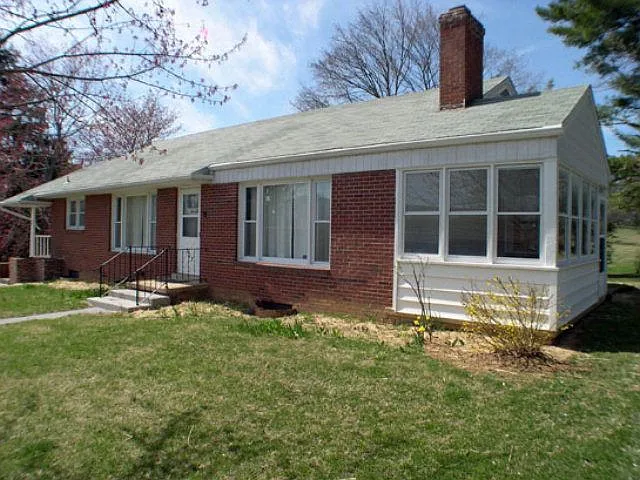 307 N Lee St photo 1