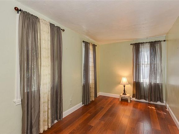 4th image of 705 Paul St