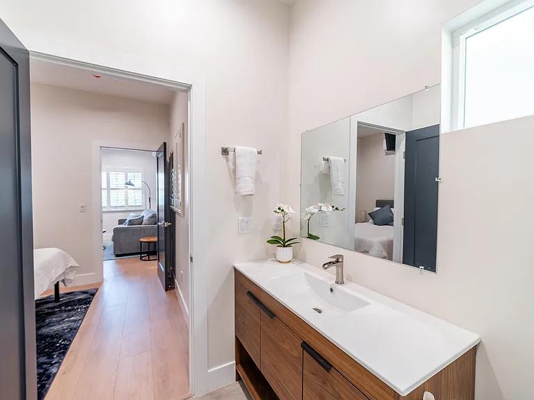1140 Elden Ave #1 — Photo 7