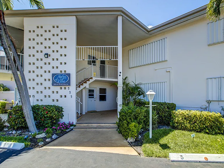 999 N Riverside Dr #3 — Photo 3