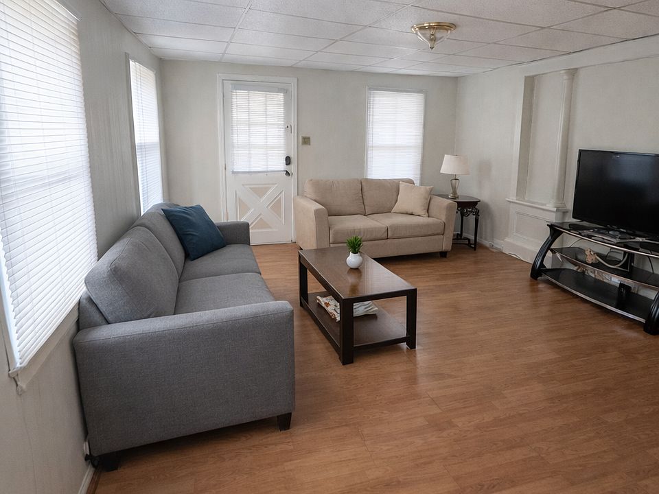 2nd image of 720 E Market St #101-728-101