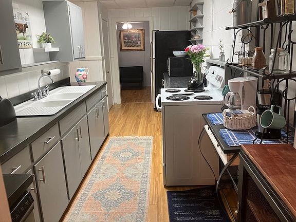 Large kitchen, w/full size appliances, dishwasher and walk-in pantry.