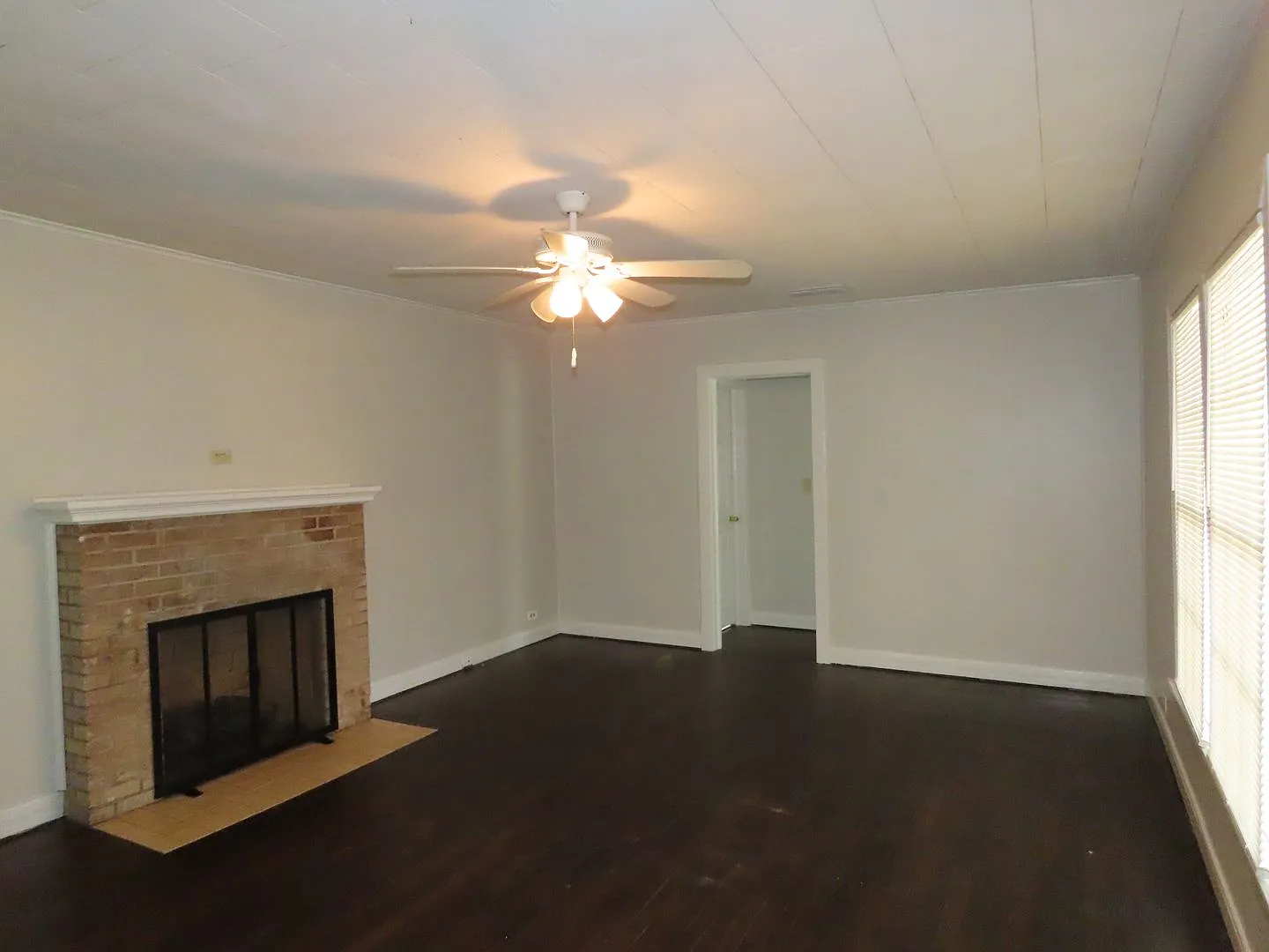 Spacious 3 Bedroom, 2 Bath Home w/Bonus Room! — Photo 3