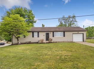 26 Hickory Dr, Little Hocking, OH 45742