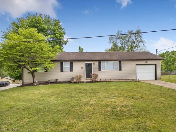 26 Hickory Dr, Little Hocking, OH 45742