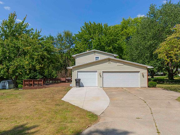 2nd image of 52625 Walsingham Ln