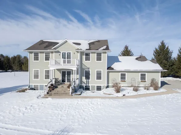 2426 Grand Ave, Waverly, IA 50677