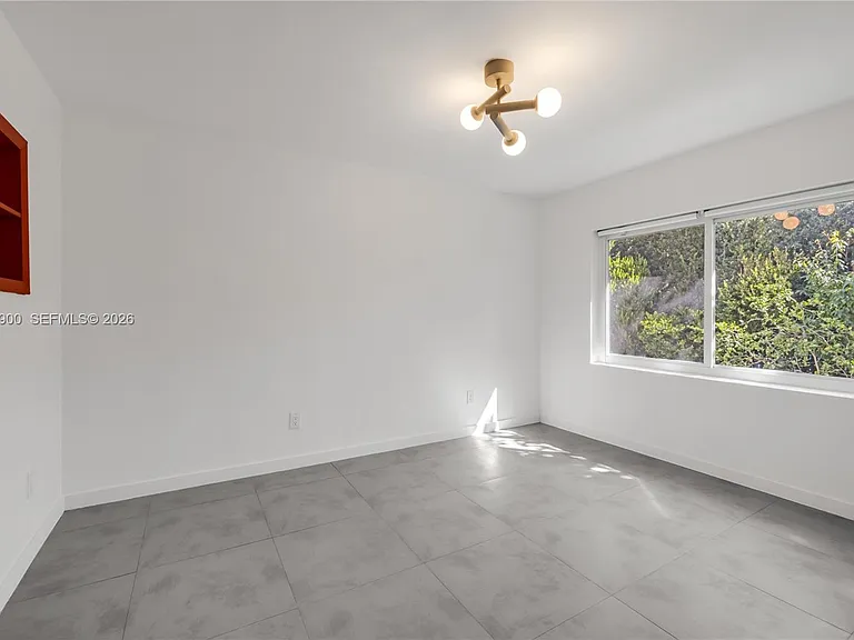 801 NE 118th St — Photo 16