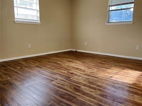 3rd image of 1500 Nightingale Ave