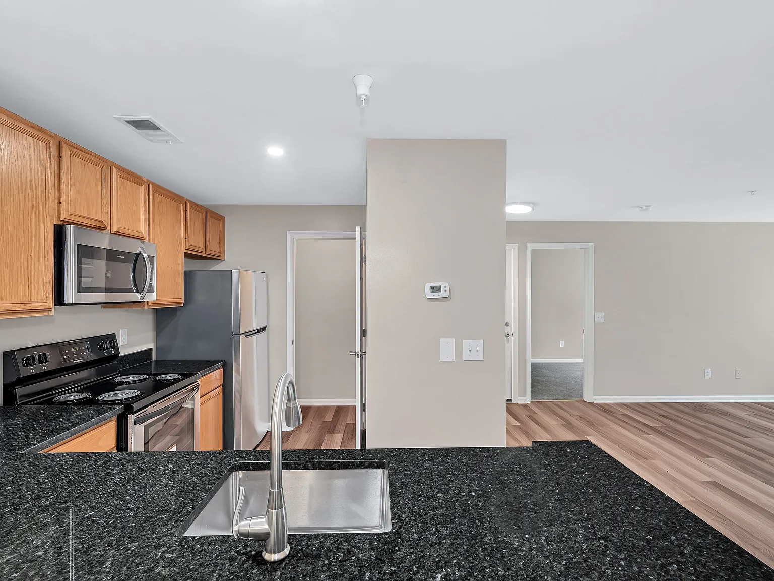 Stuart Hill — Photo 3