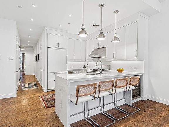 5th image of 88 Chambers St #201