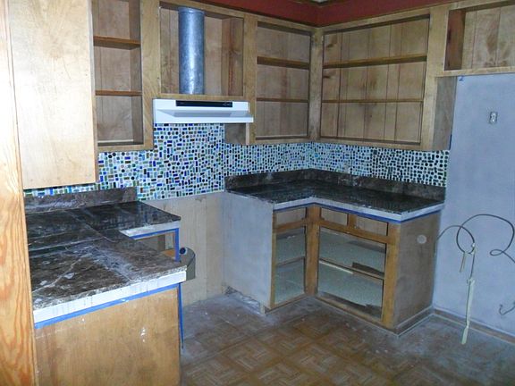 3rd image of 104 E Hoskins St